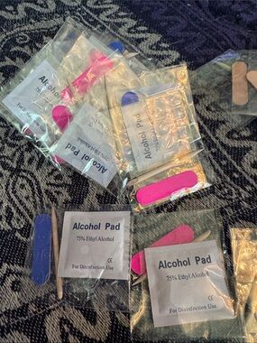 31 Nail sticky application pads — Pink & Blue Travel Files with Alcohol Pads